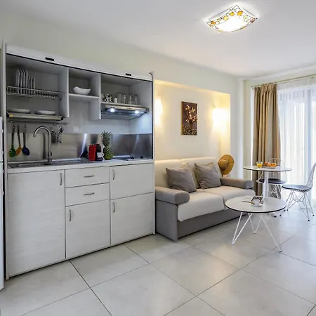 Elpiniki Luxury *