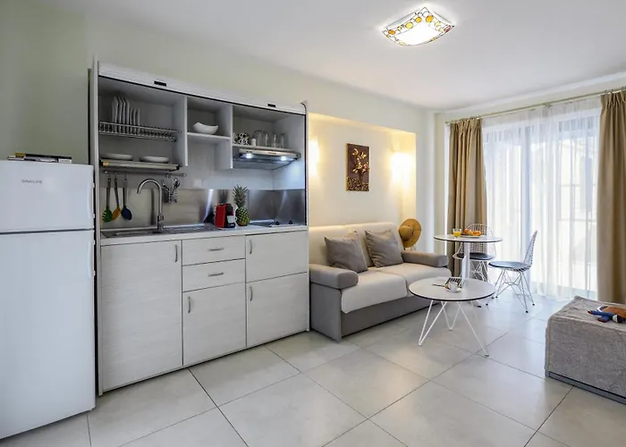 Elpiniki Luxury *