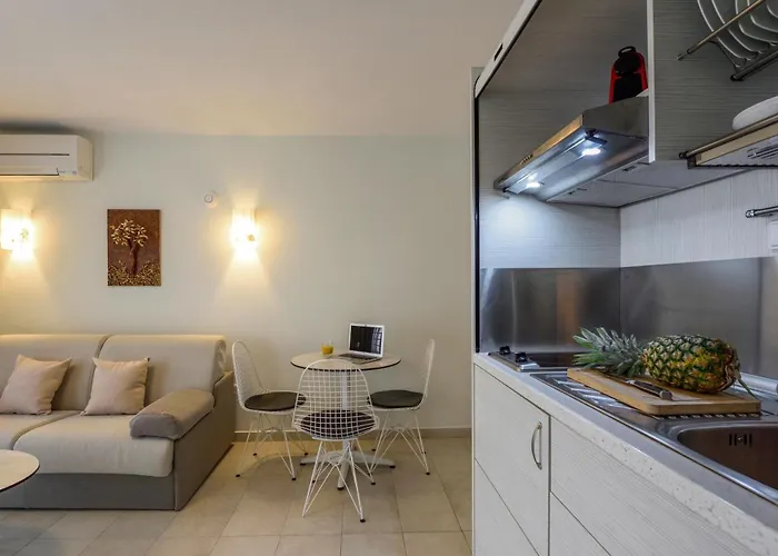 Elpiniki Luxury *