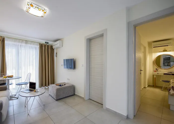 Elpiniki Luxury Nea Poteidaia